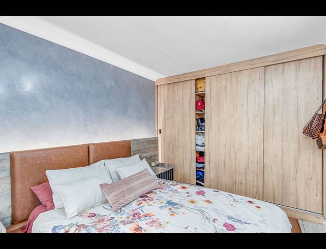 2 BEDROOM TOWNHOUSE FOR SALE IN SUNDOWNER